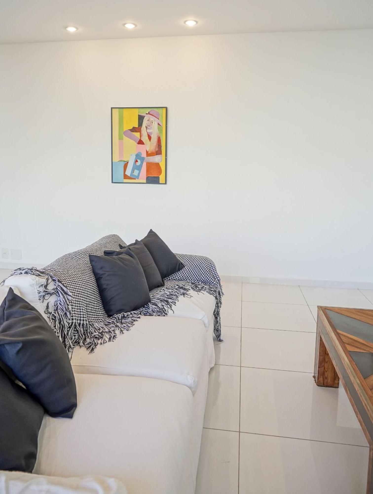Apartment Espacoso Na Quadra Da Do Leblon *